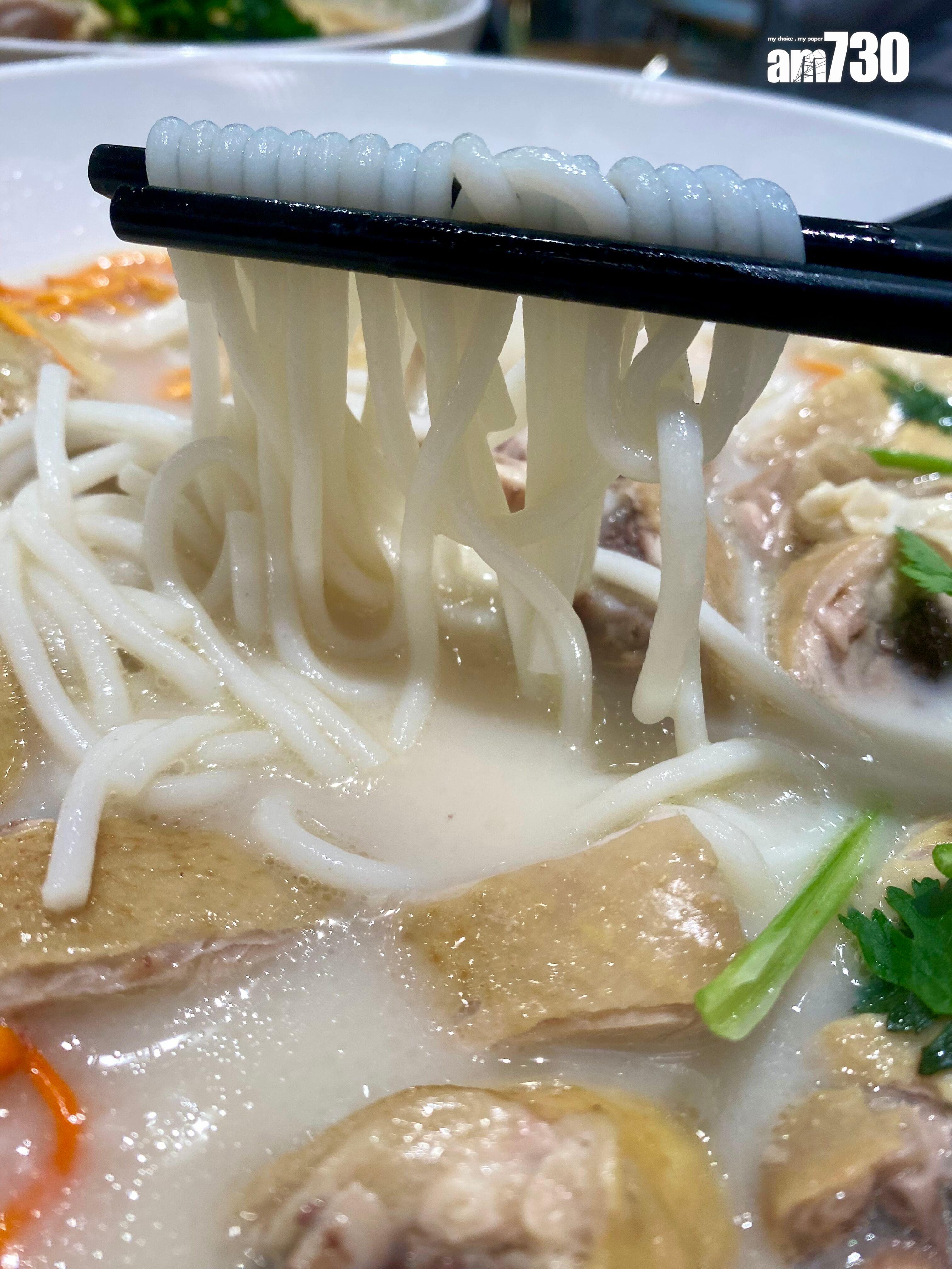 米線放久了易腍,所以別掛著打卡,宜快點吃。