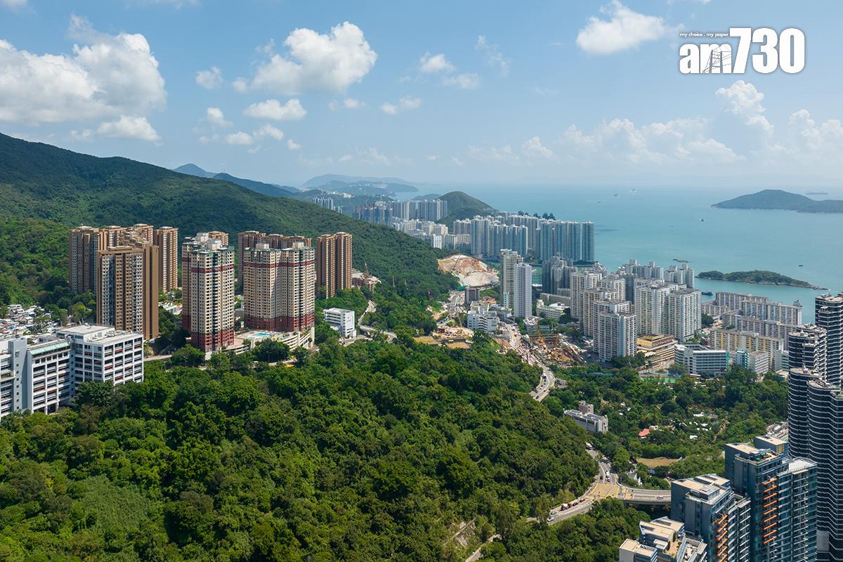 擬建的南港島線西段,會在域多利道職業訓練局薄扶林大樓對落山坡興建車廠。(資料圖片)