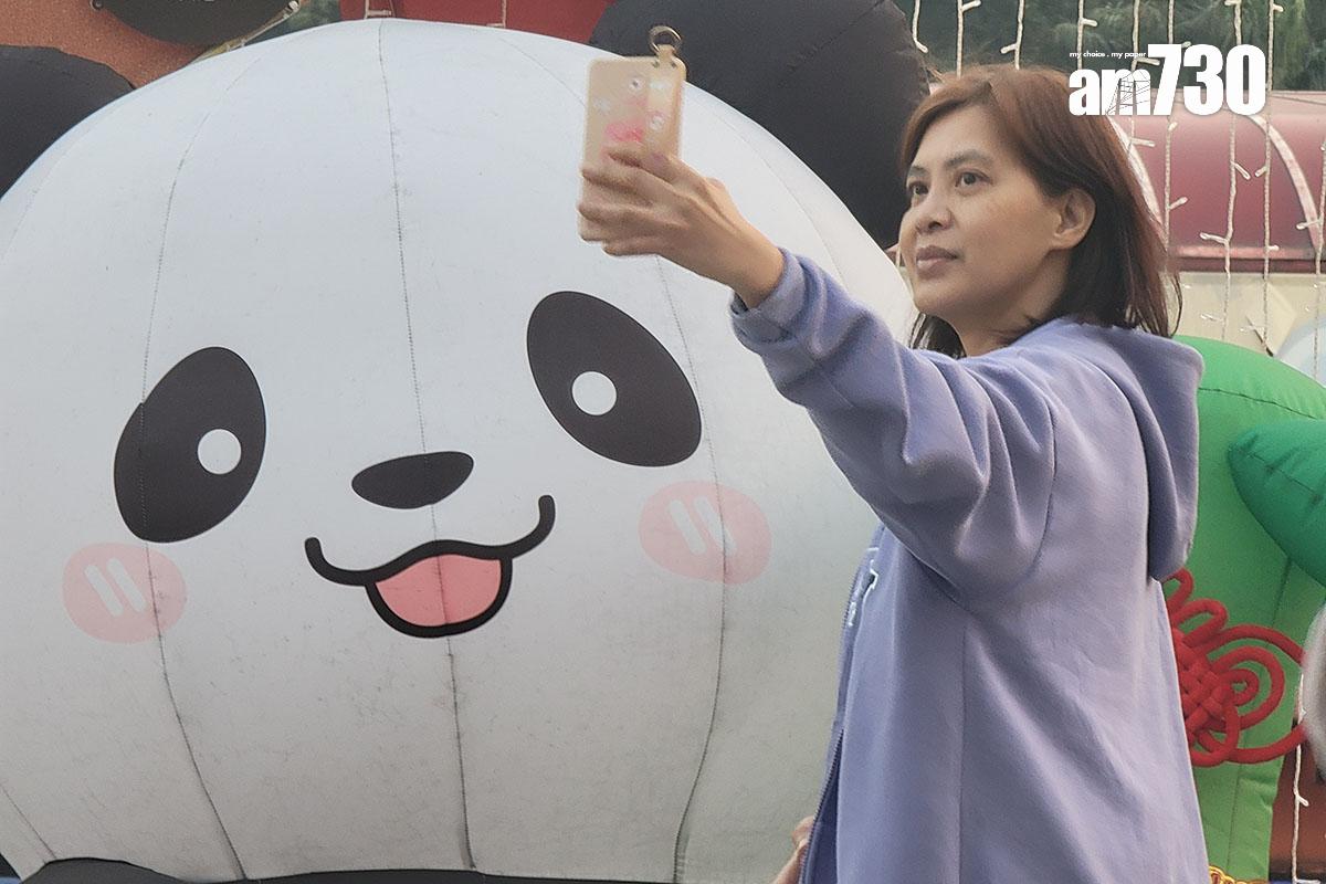 南區現時不乏與熊貓有關的「打卡」點。(鍾式明攝)