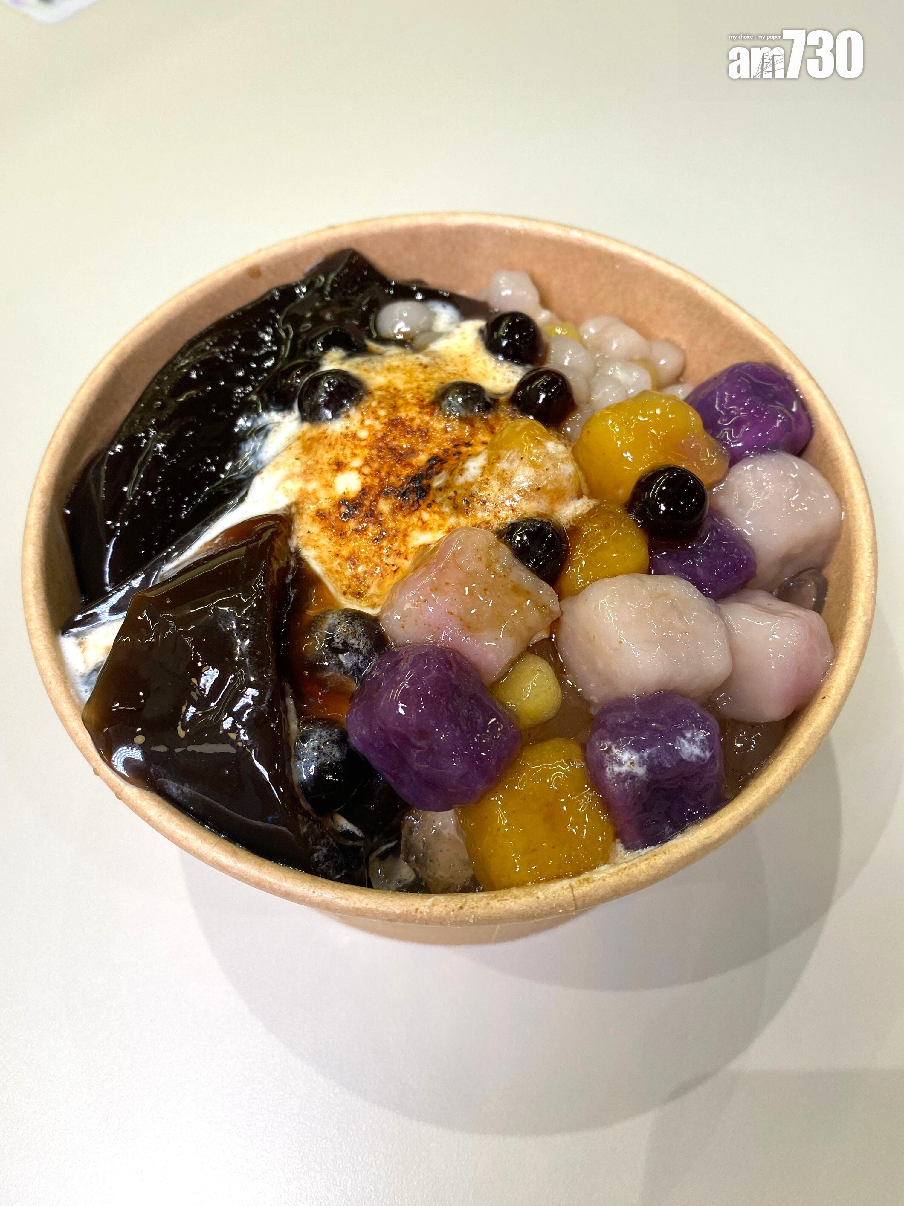 招牌黑糖芋圓甜品$48 有三色芋圓、小芋圓、仙草、寒天、黑糖珍珠、芝士奶蓋。