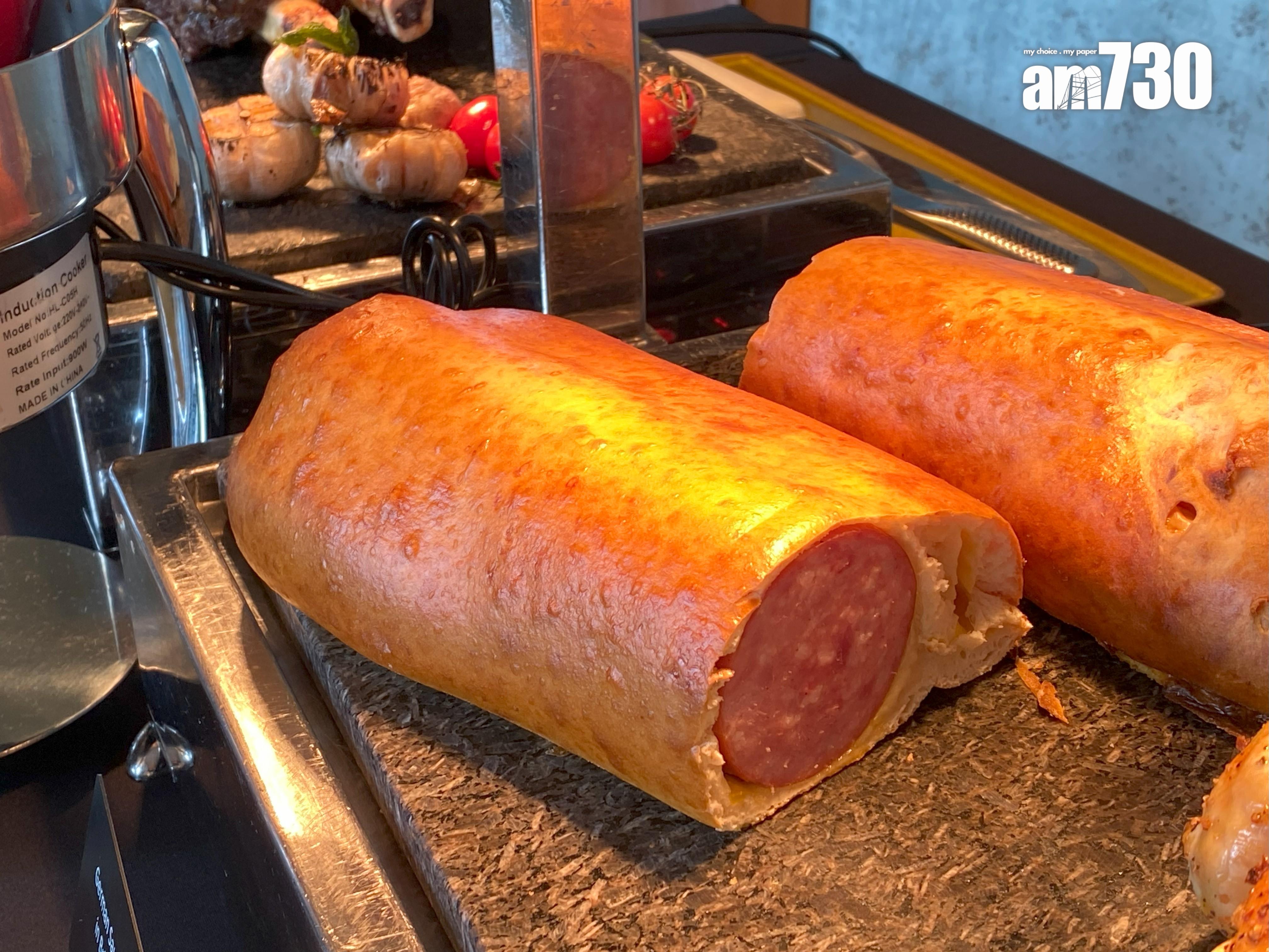 以brioche(法式奶油包)包裹的巨型德國豬肉腸,坊間少見,重肉味,好吃!