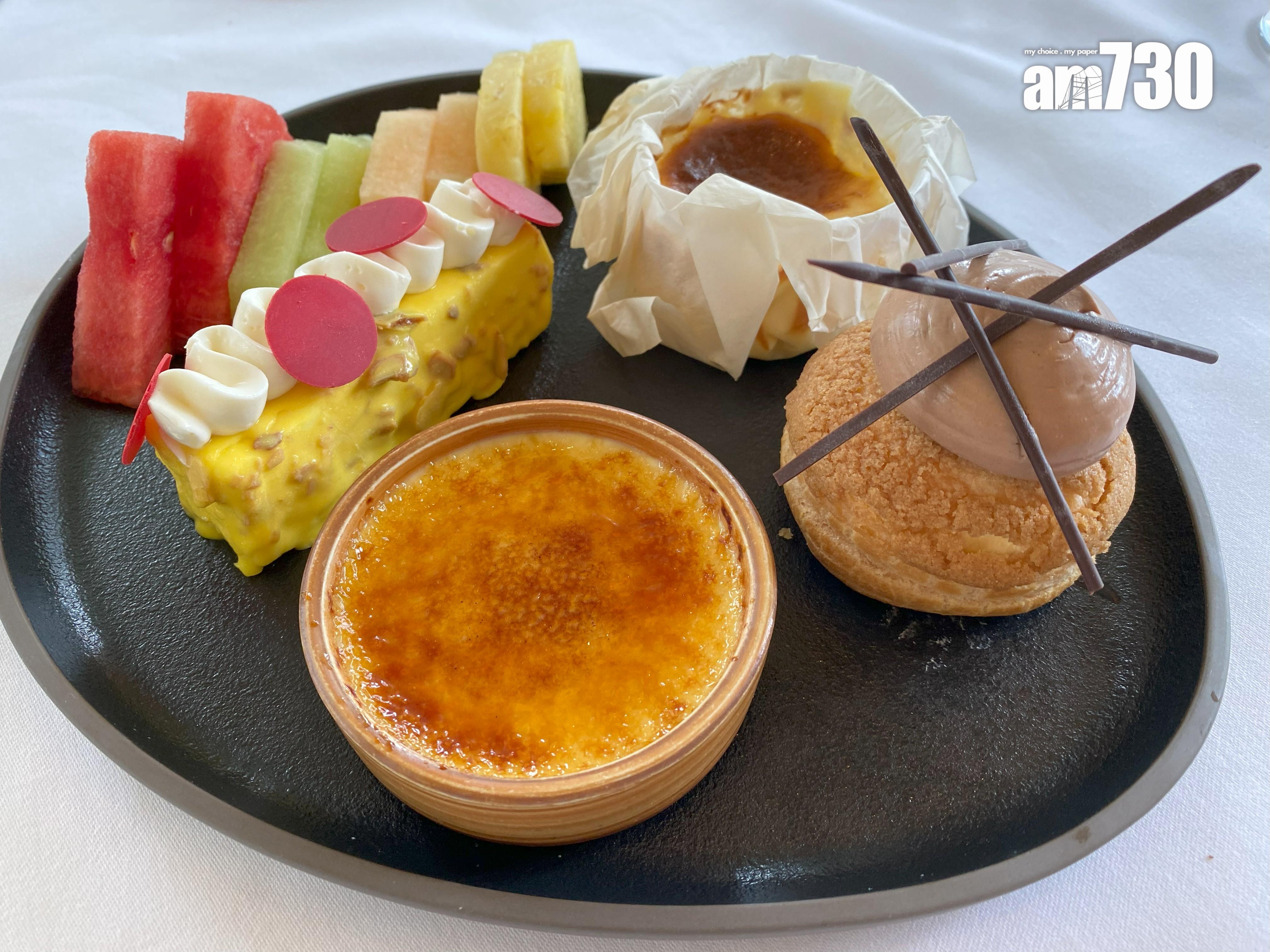 甜品拼盤提供三款精緻甜品,其中巴斯克芝士蛋糕芝香誘人又綿軟。