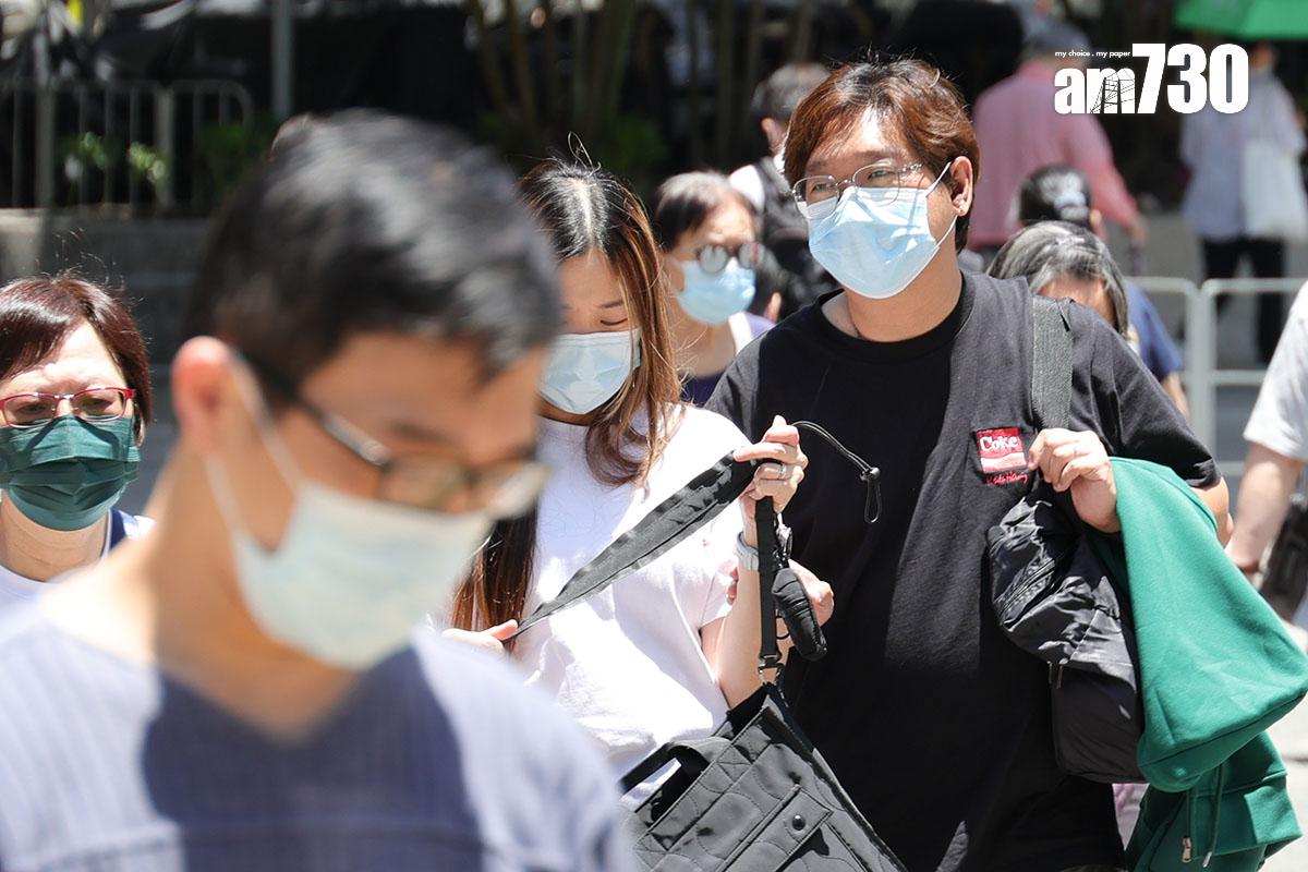 不少市民外出都有佩戴口罩。(資料圖片/吳康琦攝)