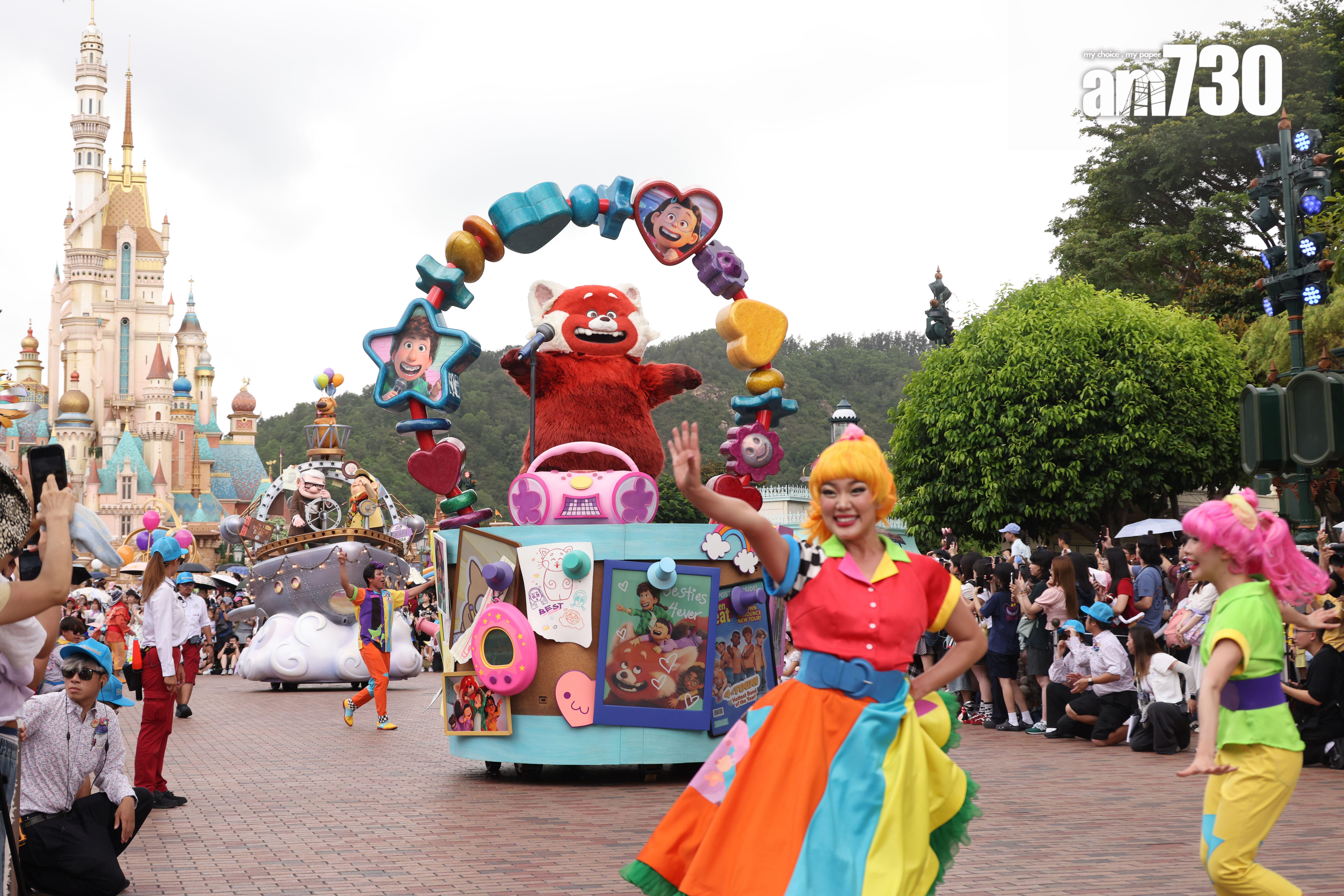 《熊抱青春記》小熊貓美美主題花車(林俊源攝)