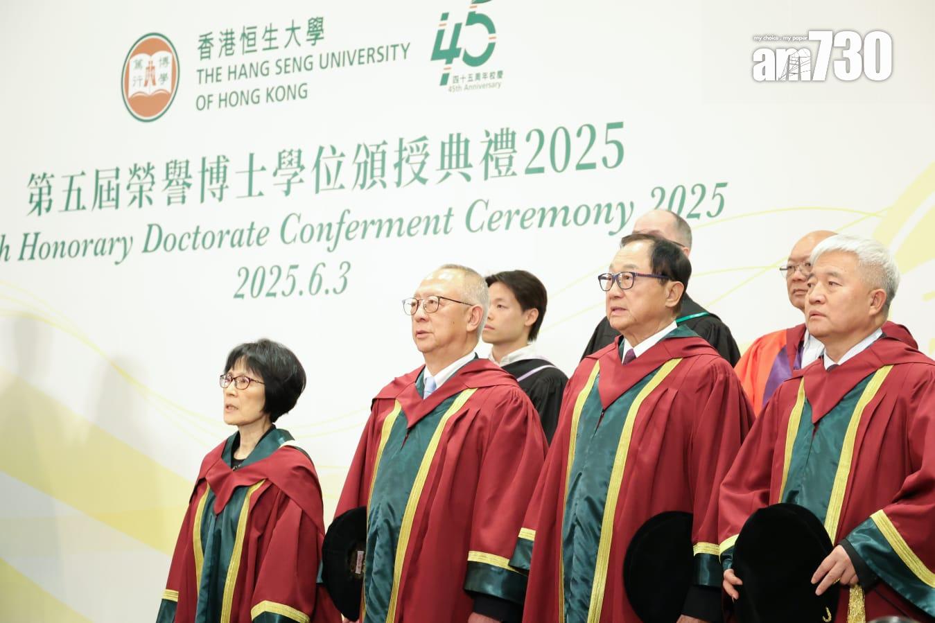 許冠文獲頒授榮譽社會科學博士。(吳康琦攝)