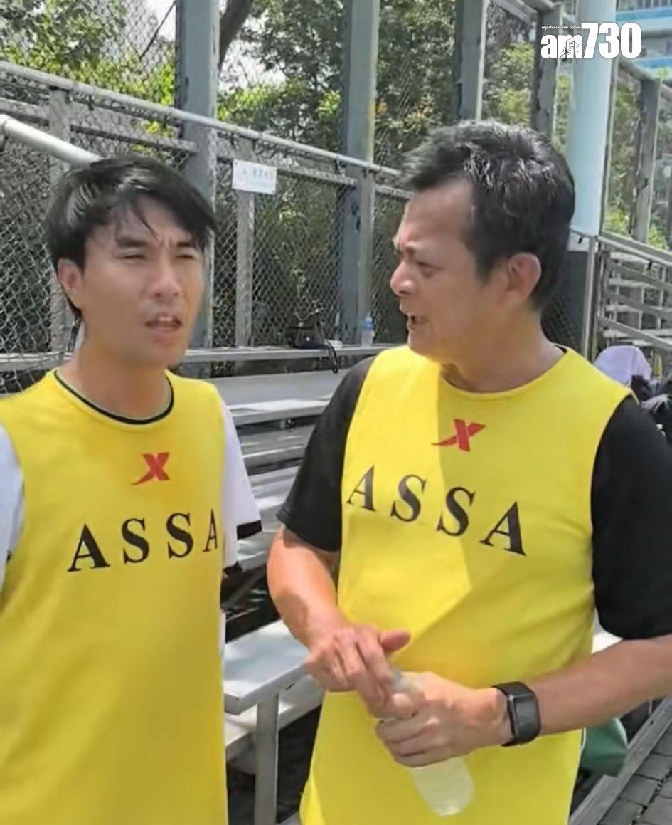 李金凱踢波休息喜獲黃日華餵飲水。(受訪者提供)