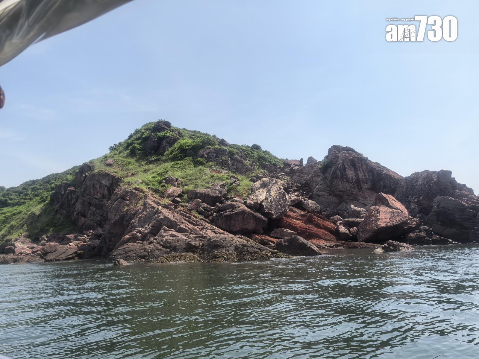 泳綑登島點紅鷹咀,沒有路所以一登赤洲就要進行攀爬。