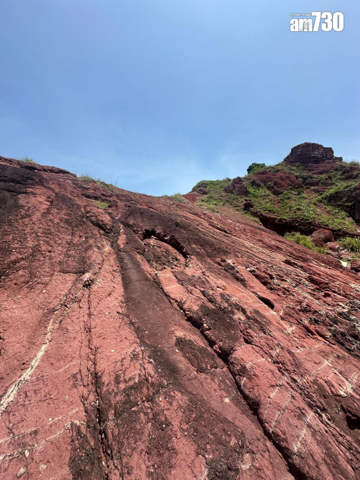 赤洲不設公共交通工具前往,多由西貢黃石碼頭包船。