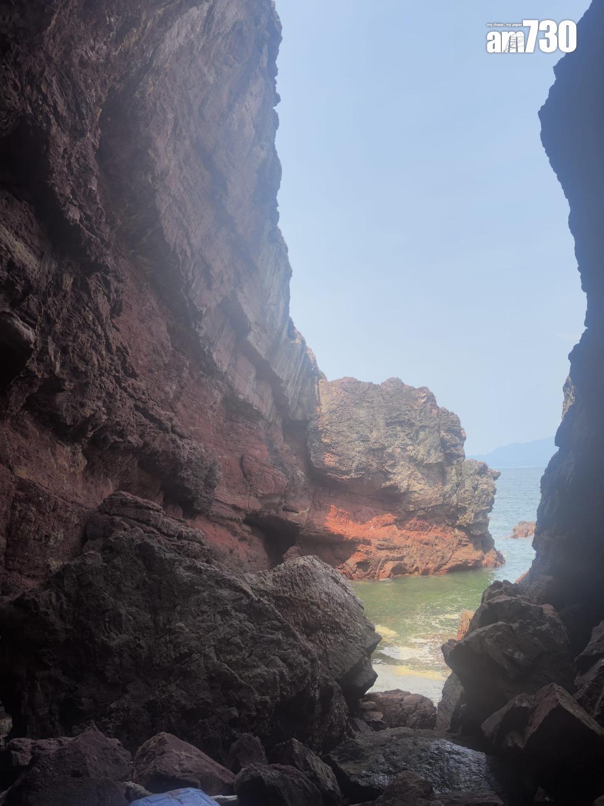 赤洲幾乎沒有樹可供行山者遮蔭,炎熱天氣下海蝕洞是不錯的休整地點