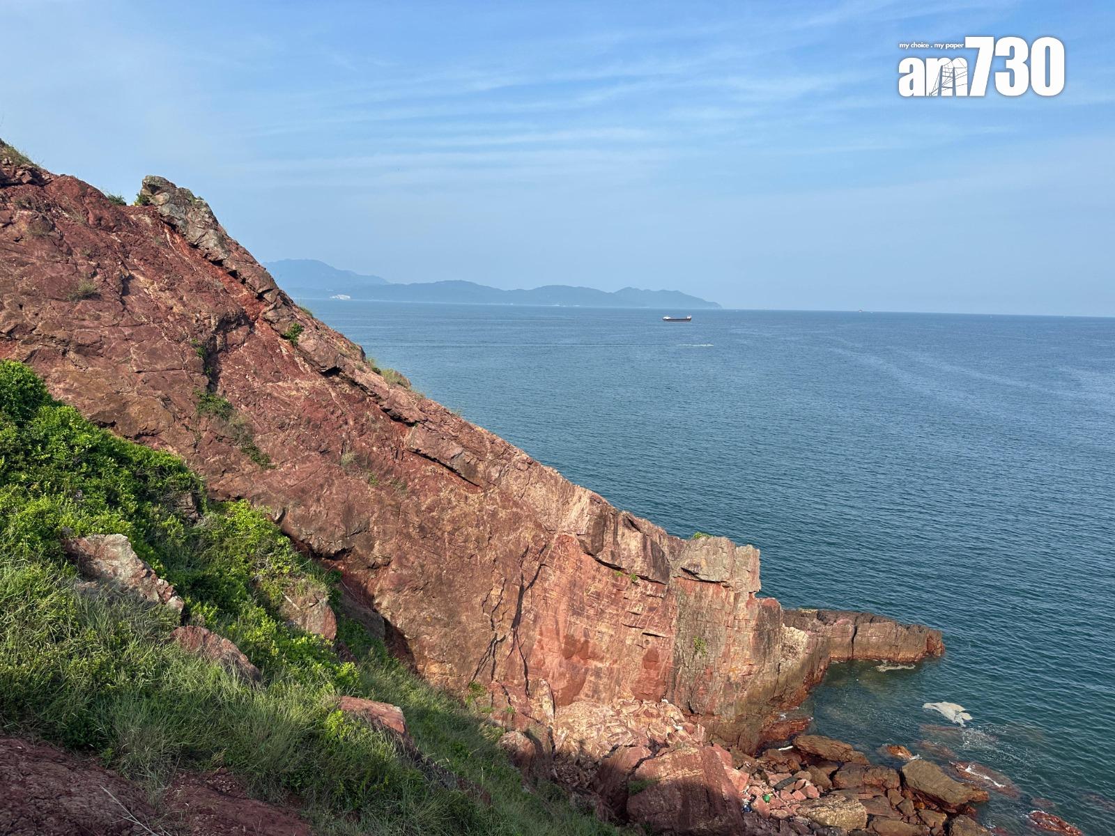蚺蛇吐舌因外型似一條蚺蛇由海中登陸而得名,需要一定想像力