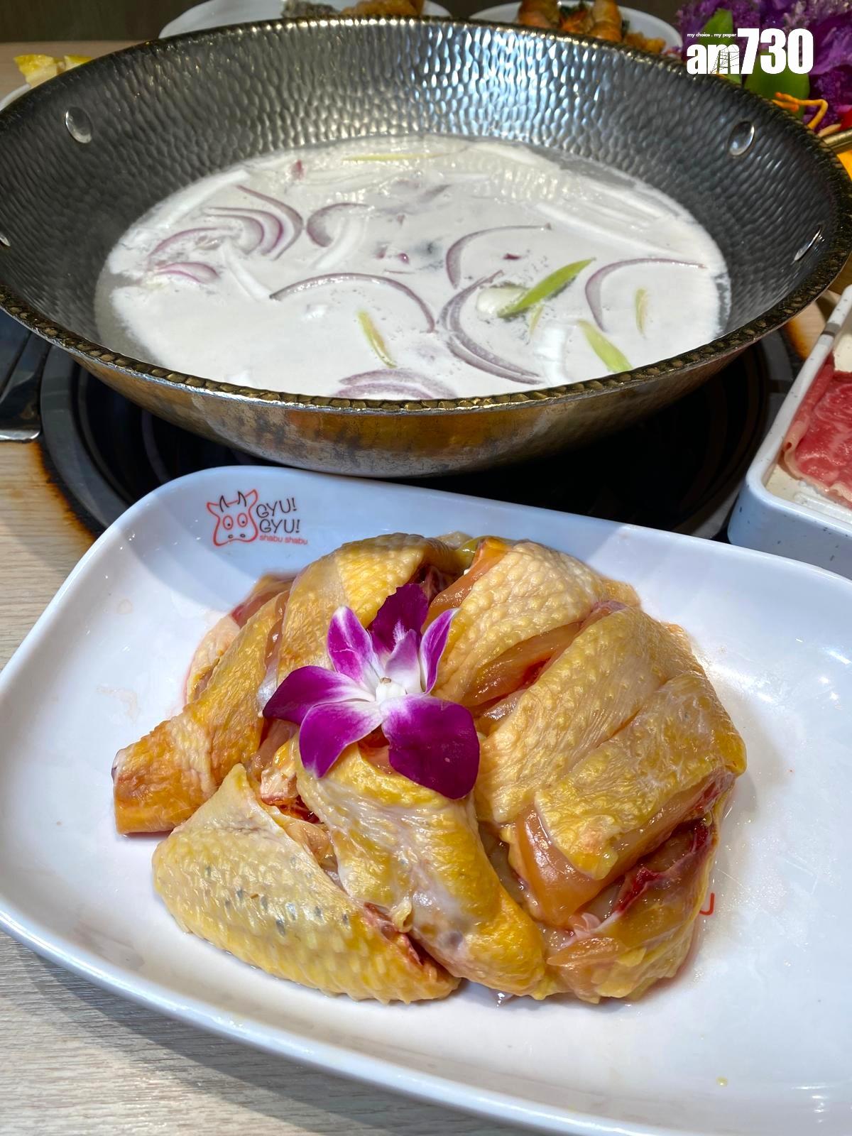 椰漿文昌雞鍋套餐(兩位起)成人$358起,包放題美食,同樣由即日起供應至10月31日。