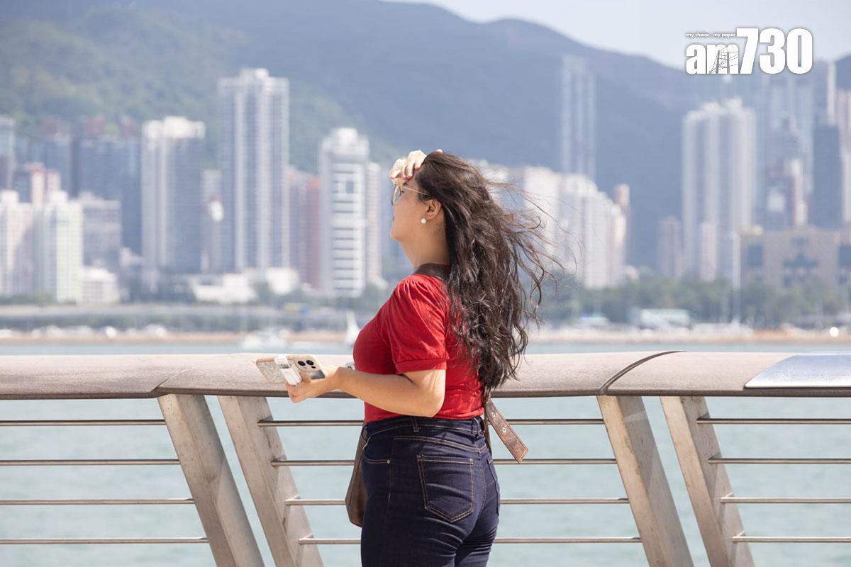 天文台預料,本周初至中期本港風勢持續頗大。(周令知攝)