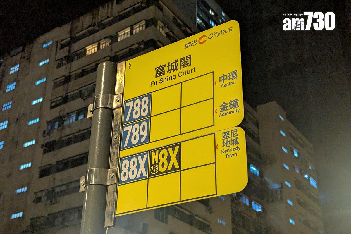 柴灣富城閣巴士站的排隊線,疑因路磚重鋪而變得「支離破碎」,引起網民熱議。