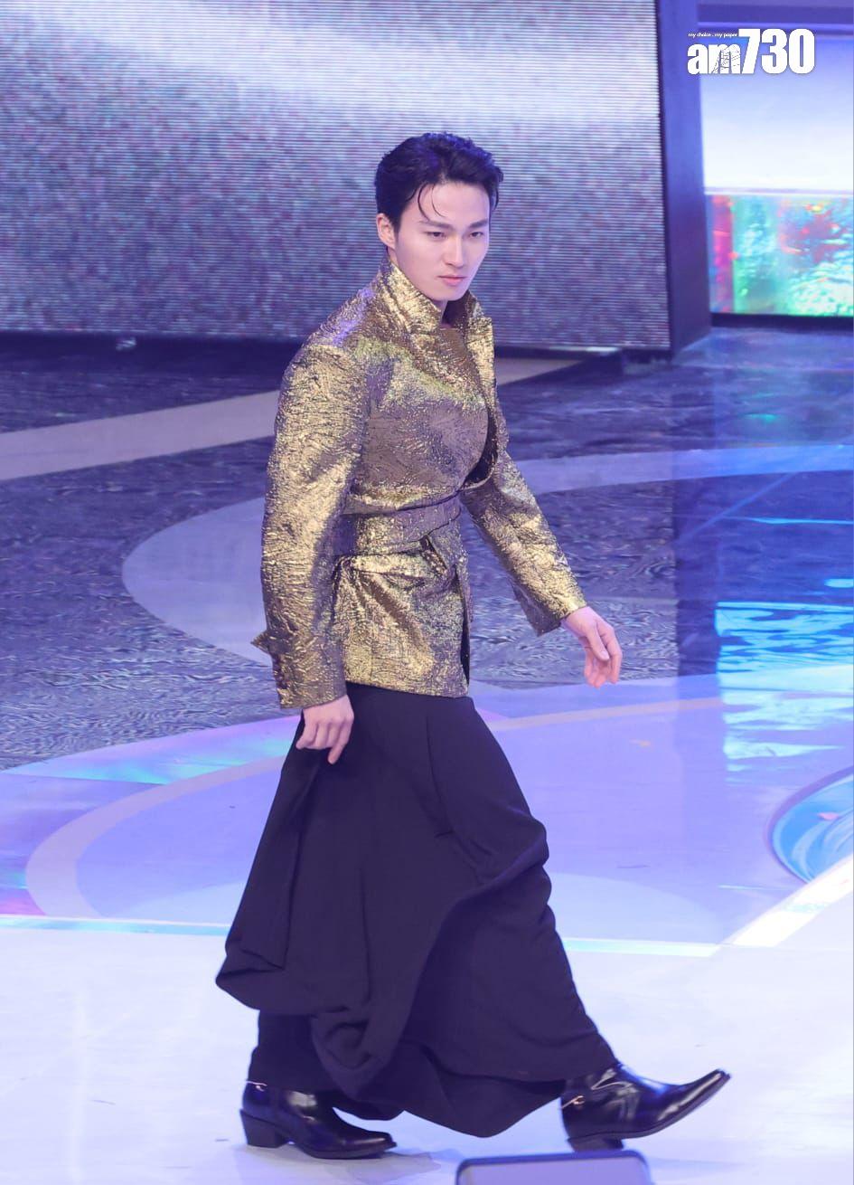 周嘉洛台慶行Catwalk。(吳康琦攝)