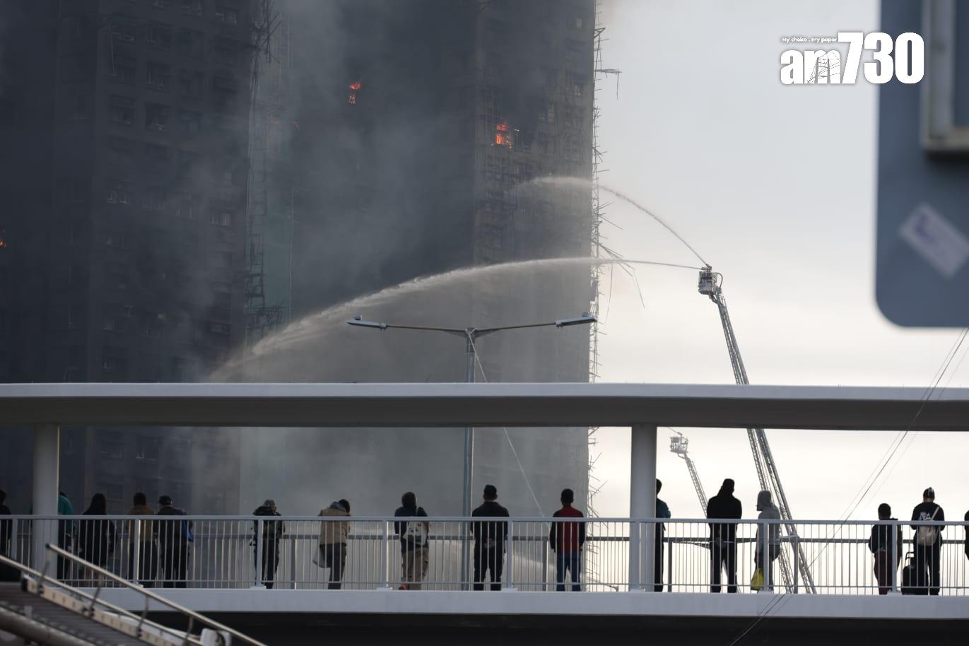 大埔宏福苑五級火今日(27日)早上現場情況。(吳康琦攝)