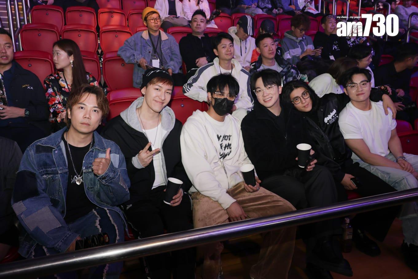 趙善恆(左)跟何晉樂(右三)到場支持。(吳康琦攝)