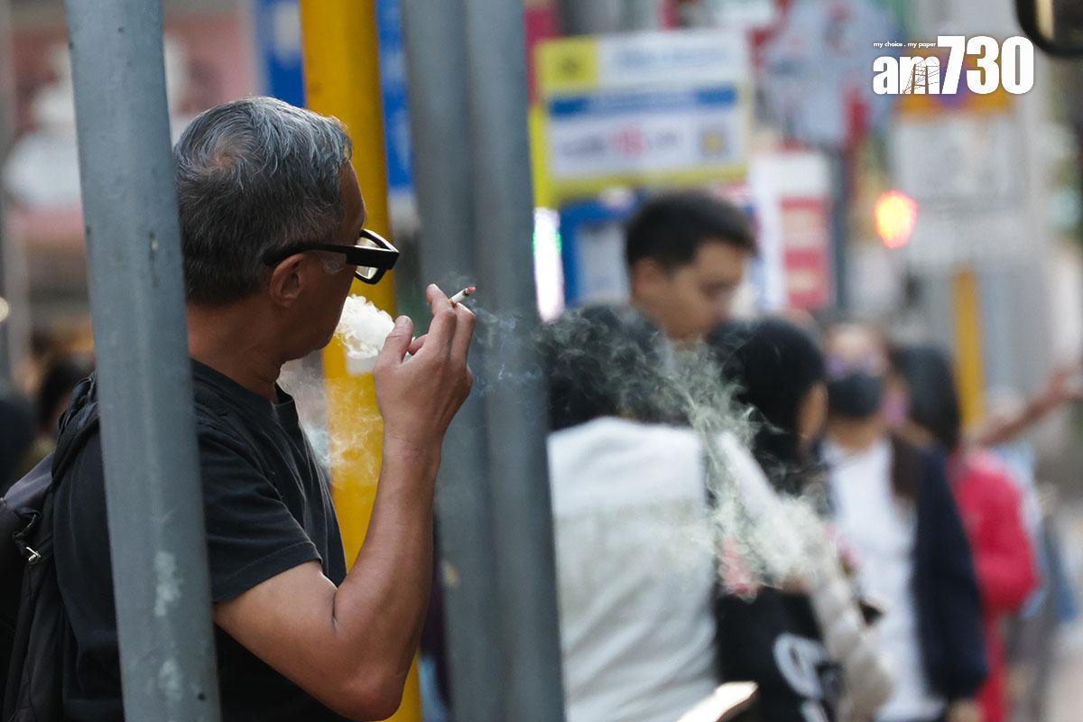 巴士站等指定登上公共交通地點的輪候人龍將會禁煙。(吳康琦攝)