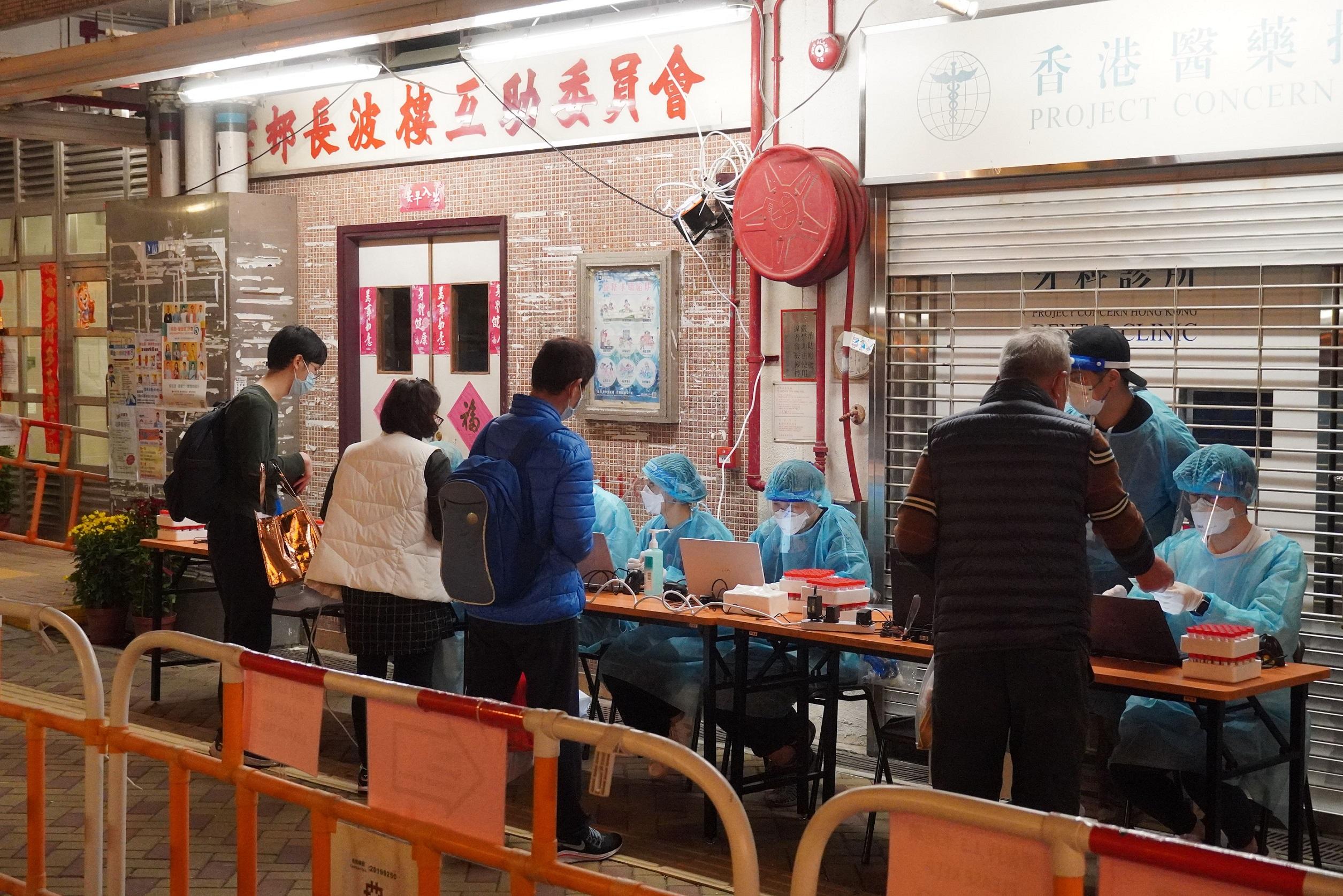 彩雲(一)邨長波樓圍封檢測。(資料圖片)