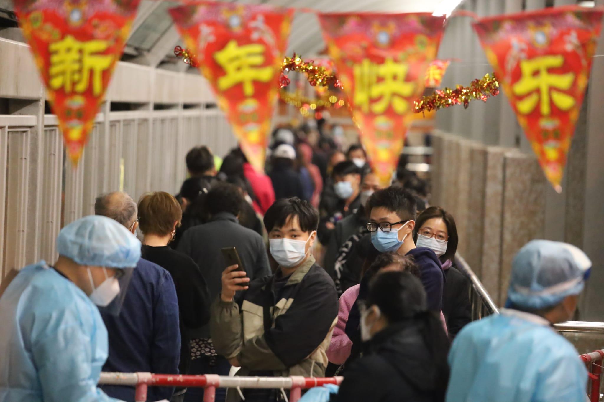 葵涌石籬二邨石華樓圍封檢測。(資料圖片／鍾式明攝)