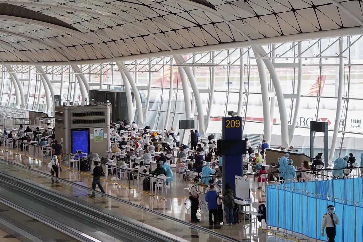 香港國際機場一號臨時樣本採集中心有工作人員初步確診。(資料圖片)