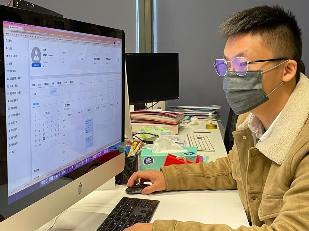 陳易希團隊開發的「智能管理平台Classeek」，具管理遙距視像功能，同時具管理預約課堂、付款等功能。