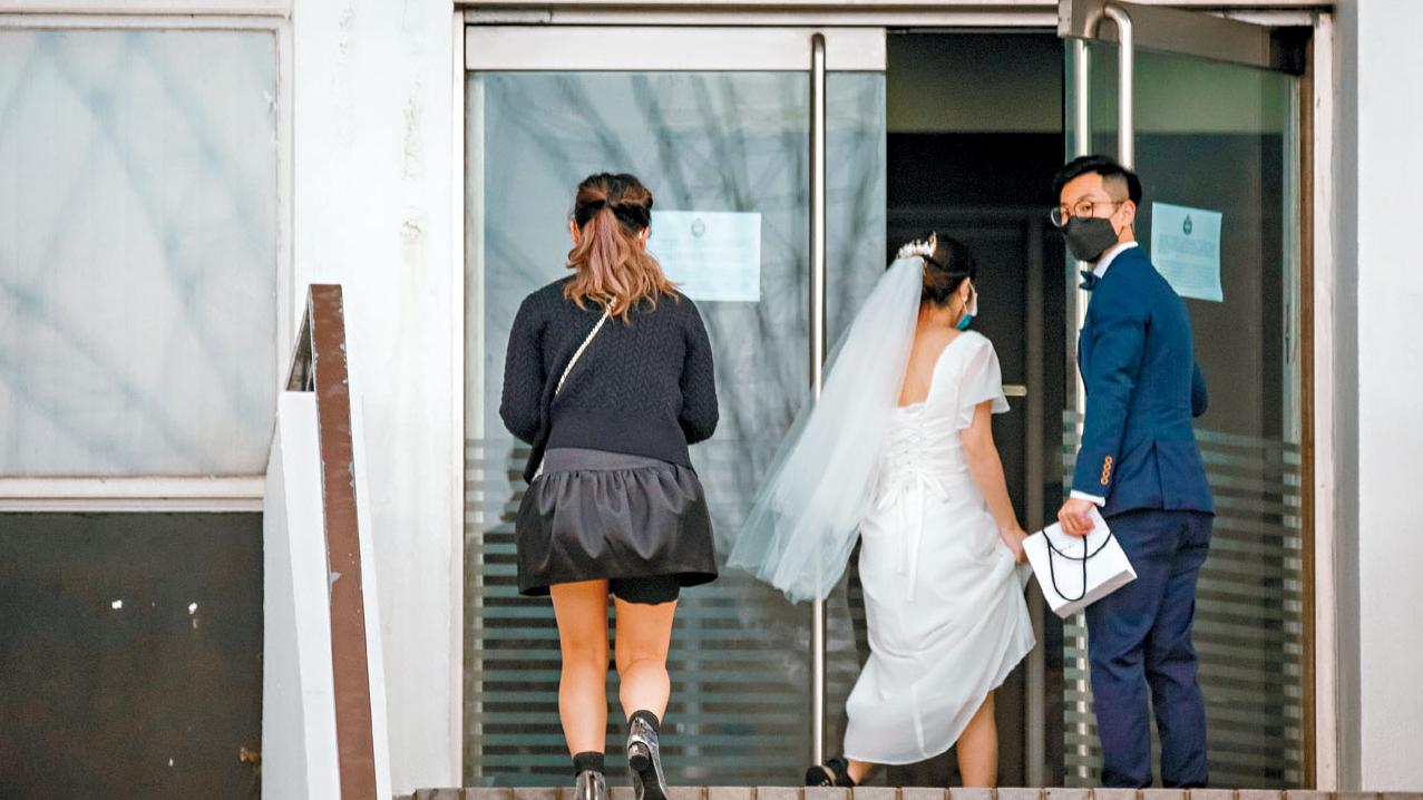 防疫抗疫｜婚禮聚集限制「彈弓手」終准註冊 徐德義：慶典儀式唔應該舉行