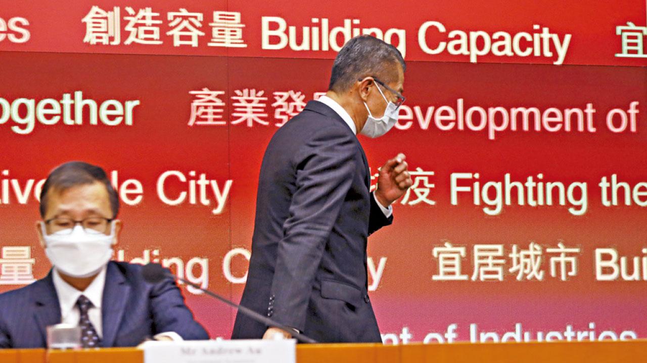 陳茂波避談是否參選特首 「飲太多水」記者會一度離場