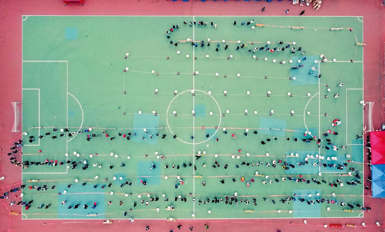 疫下亂象 排隊服務百元一小時 檢測費時 網上現炒籌