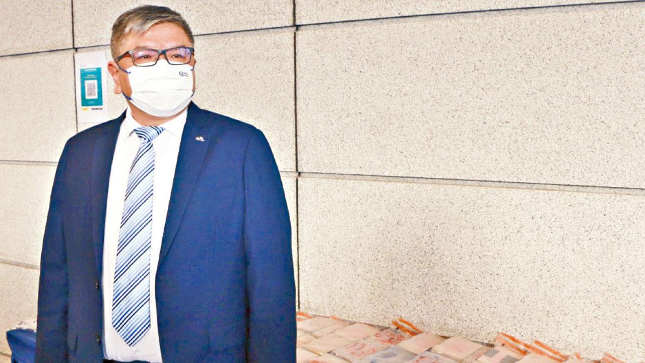 億元毒品｜的士私家車紅磡交易拘4人 警檢1.7億元懷疑可卡因