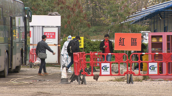深圳要求跨境司機在接駁站與內地接駁司機交接反，原路返港。(互聯網)