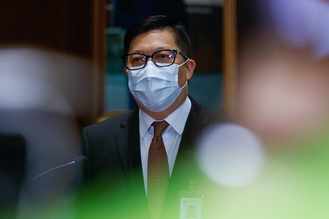 鄧炳強的太太和家傭確診新型肺炎，他檢疫期間會在家工作。(資料圖片／蘇文傑攝)