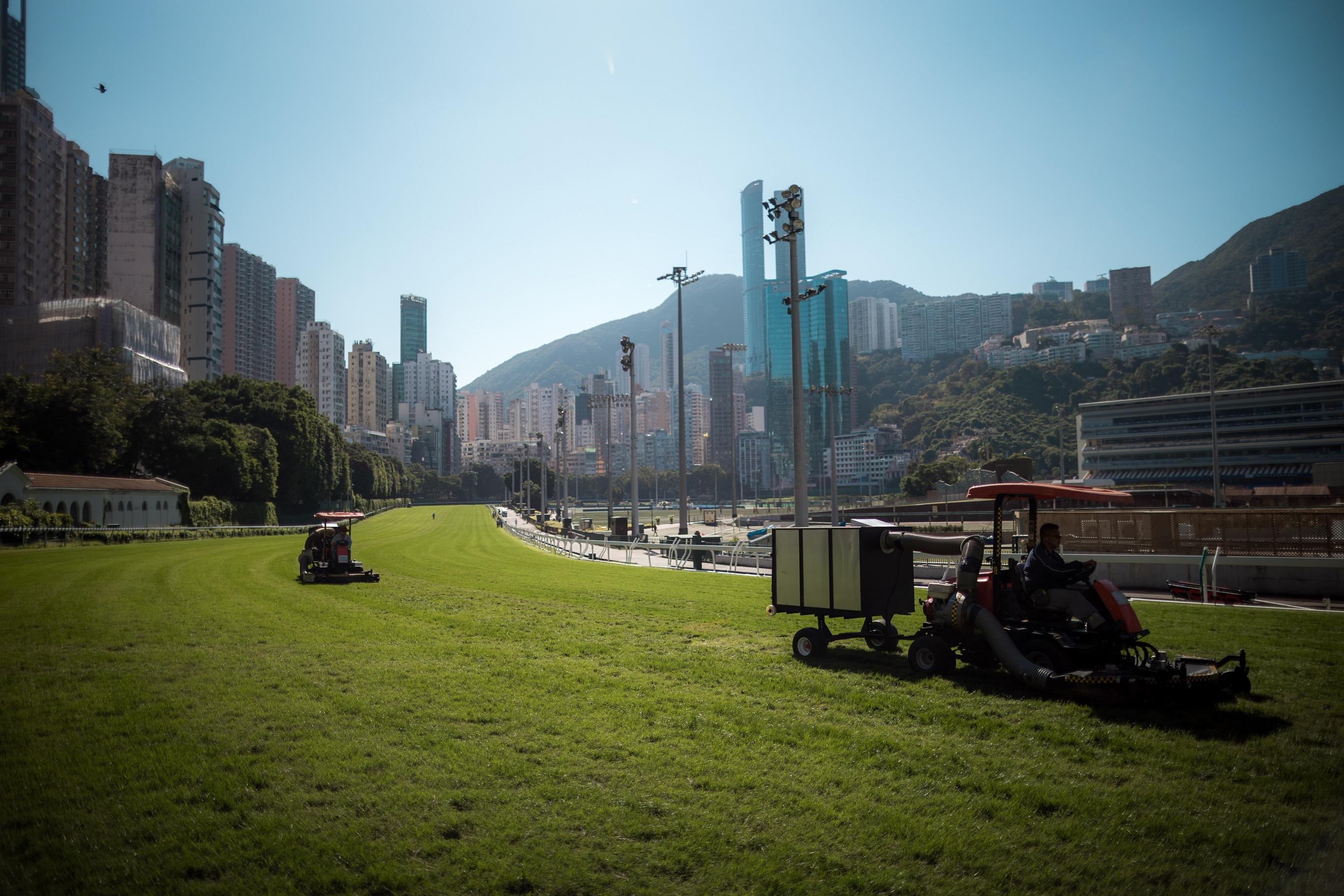 一名在蘇偉賢馬房工作的策騎員接受賽馬會的定期檢測結果呈初步陽性。(資料圖片／莊振邦攝)