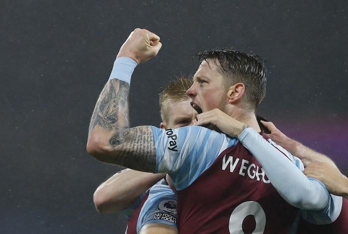 榜尾的般尼以1:1迫和曼聯。(路透社)