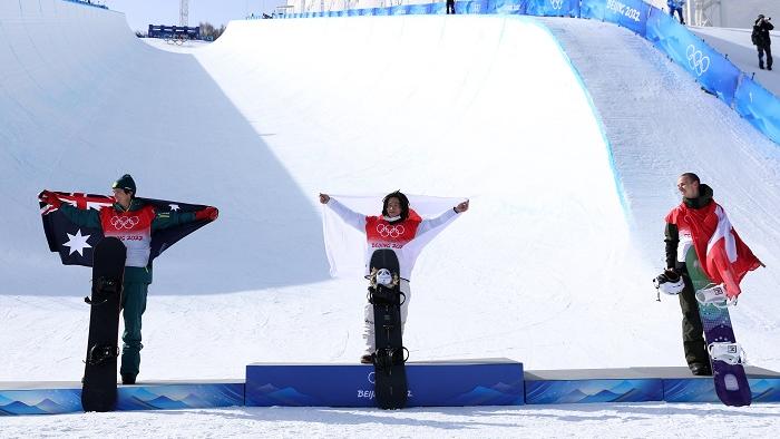 日本的平野步夢在男子單板滑雪U型管項目，終一嘗金牌。(路透社)