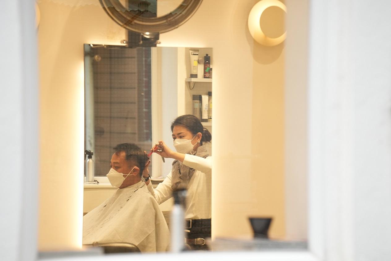 理髮店和髮型屋明日起繼續要停業多兩周。(資料圖片／陳奕釗攝)