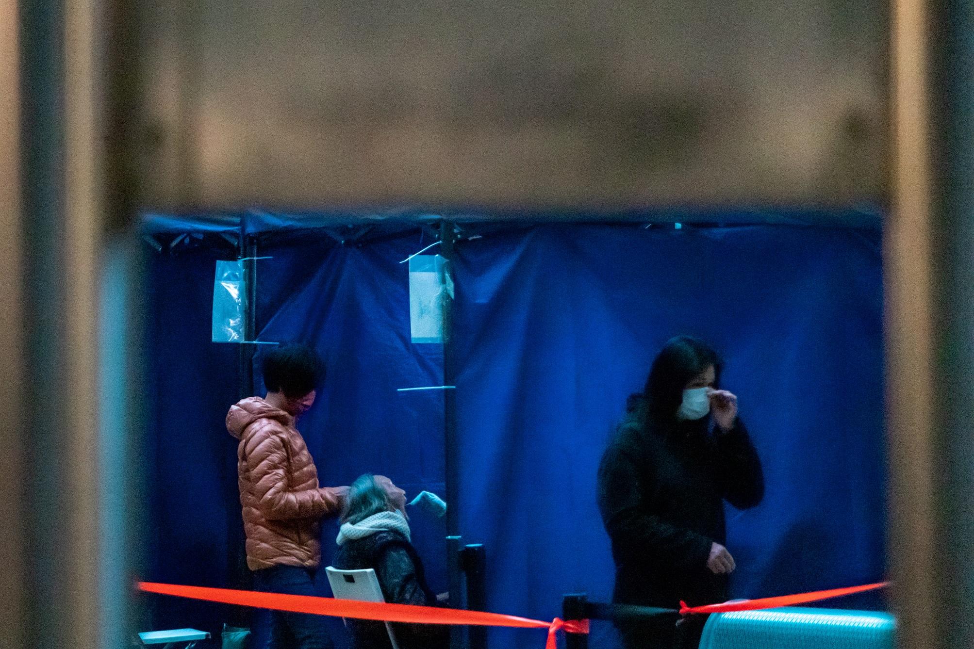 相關人士需要接受強制檢測。(資料圖片／莊振邦攝)