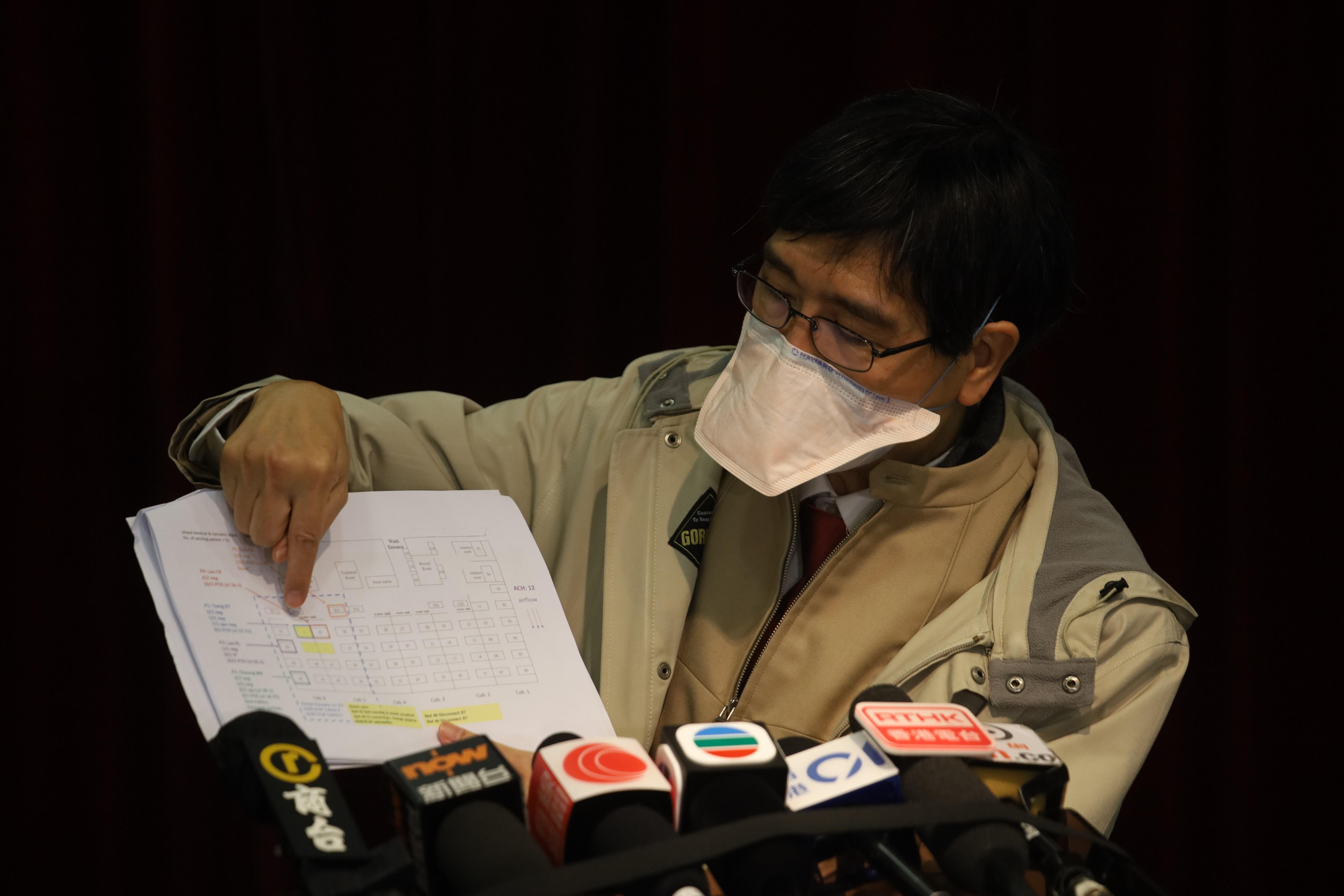 政府專家顧問袁國勇昨日到明愛醫院視察。(資料圖片／鍾式明攝)