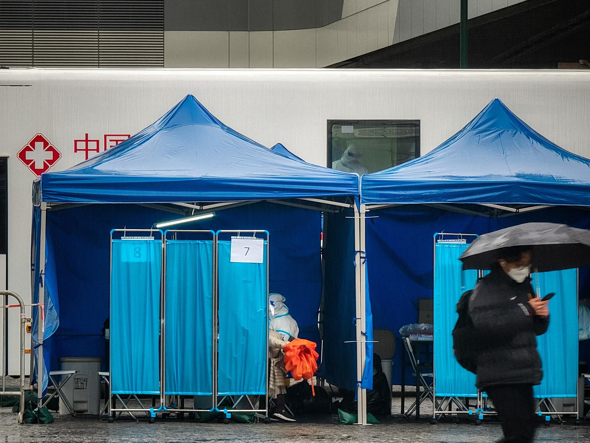 「國家突發急性傳染病防控隊」的檢測車昨日在東涌出動。(資料圖片／莊振邦攝)