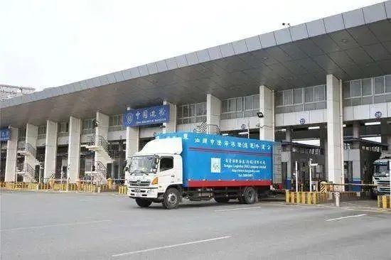 有香港跨境司機因違反防疫期間的接駁規定，被深圳警方立案調查。(互聯網)