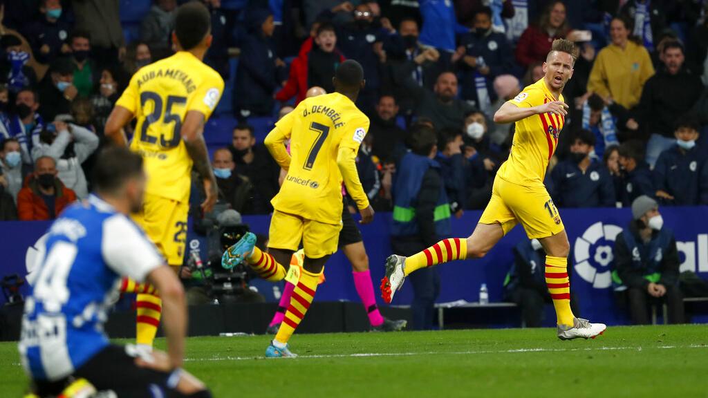 盧克迪莊在補時建功，巴塞羅那在打吡戰2:2迫和愛斯賓奴。(美聯社)