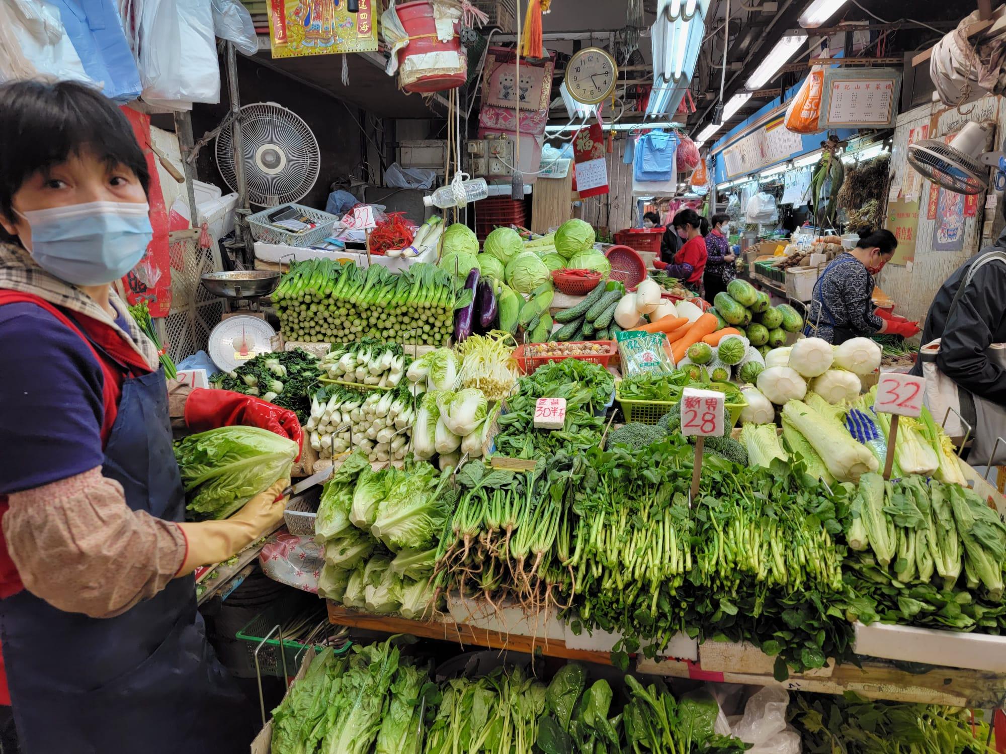 兩個街市今晚須提早關閉清潔。(莊振邦攝)