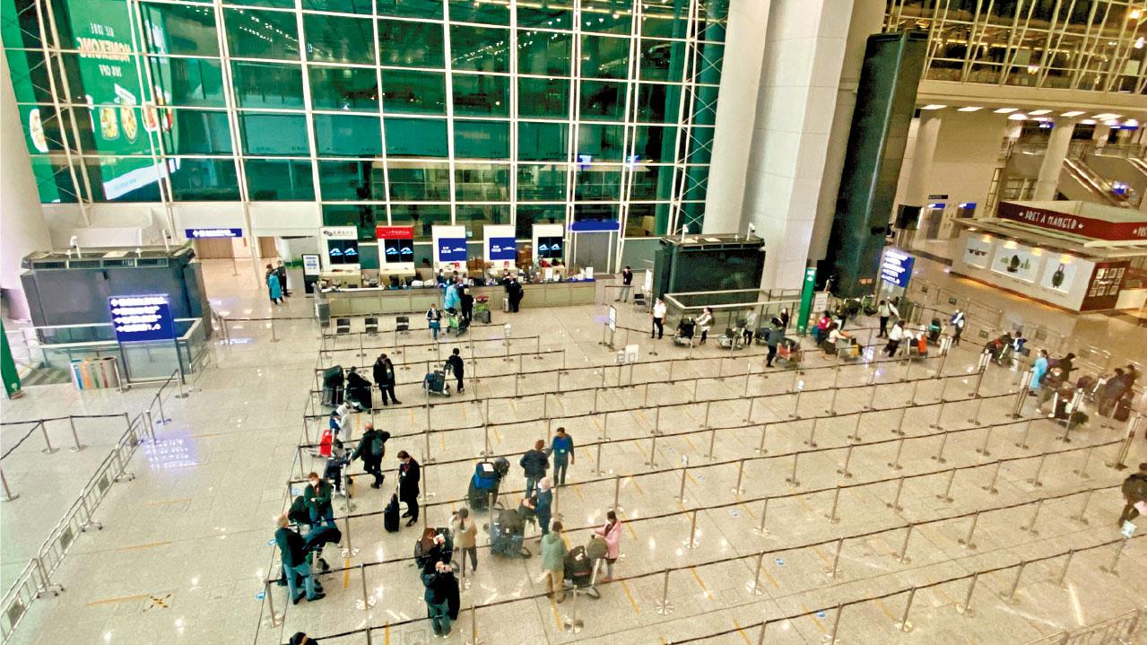 抗疫策略｜料今交代社交距離措施中期檢討 林鄭：恢復航班不等如放寬輸入