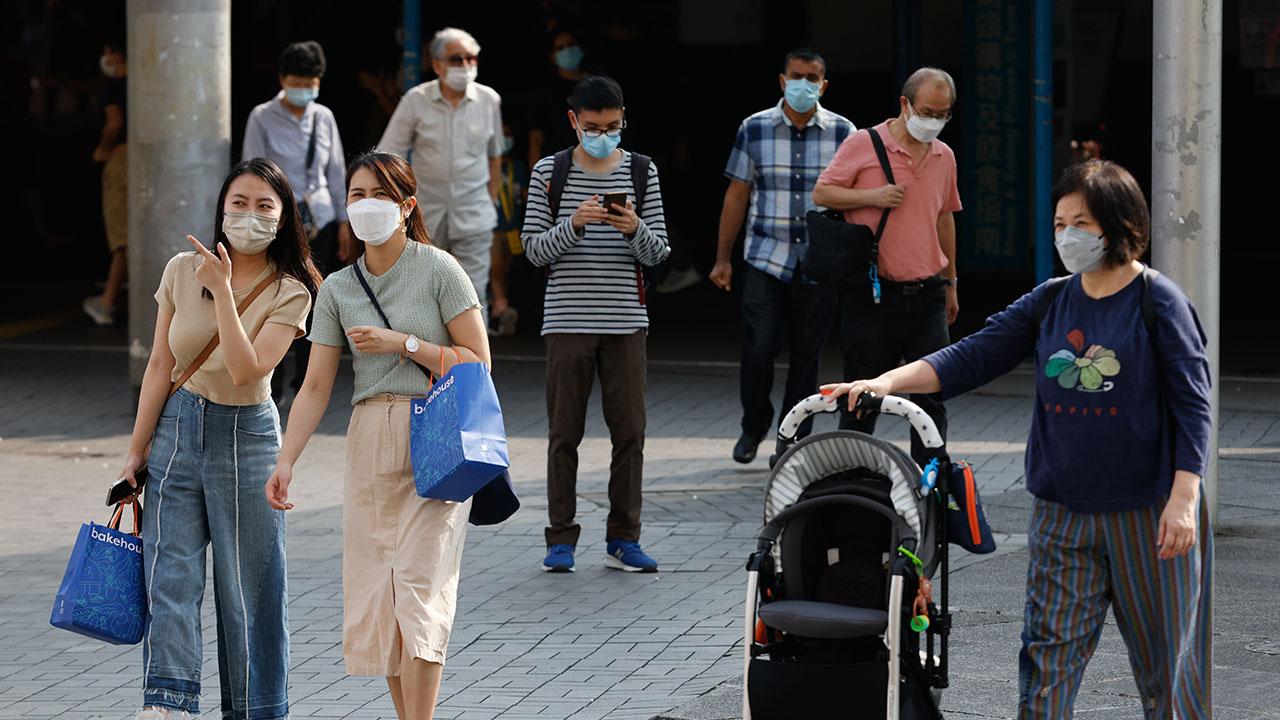 一半人口受感染 香港已被迫與病毒共存