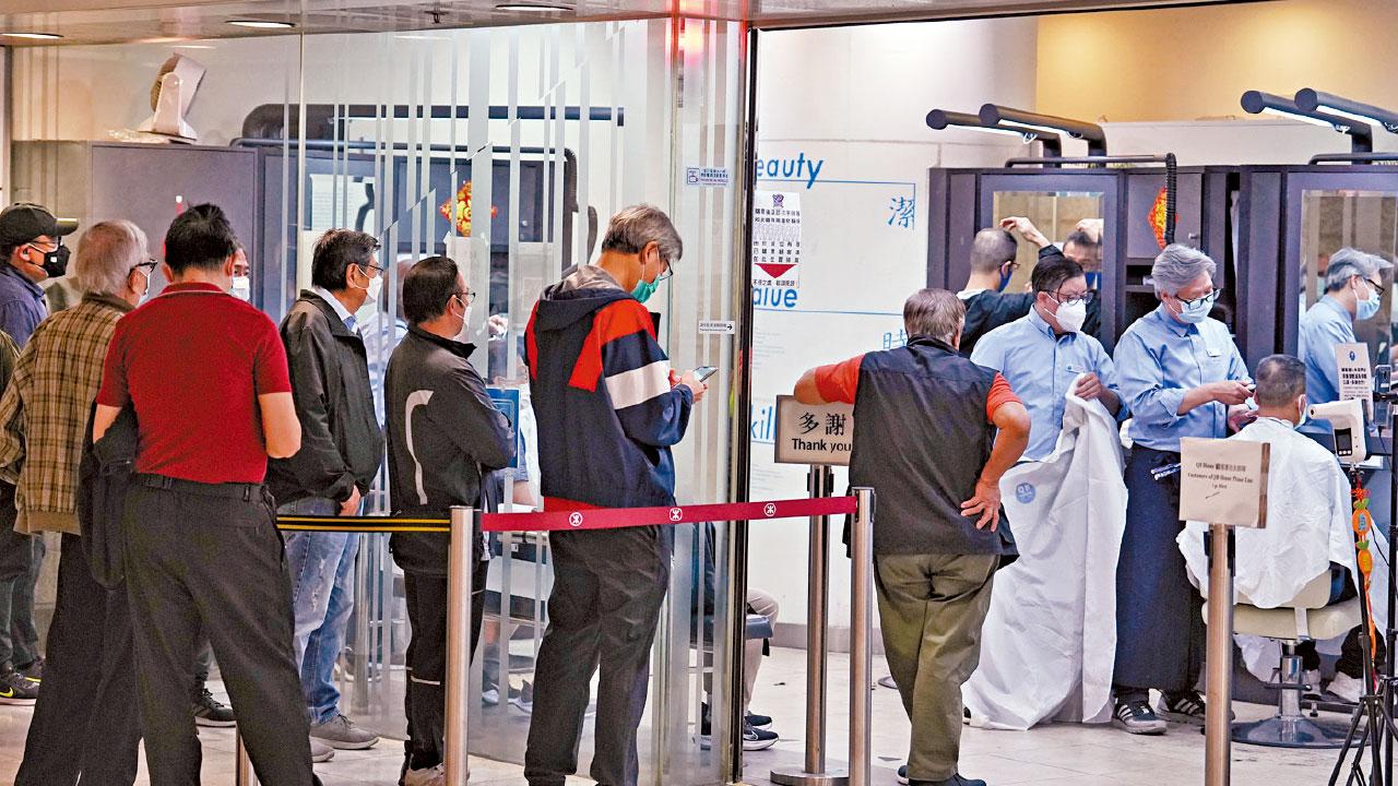 理髮店重開速剪店現人龍