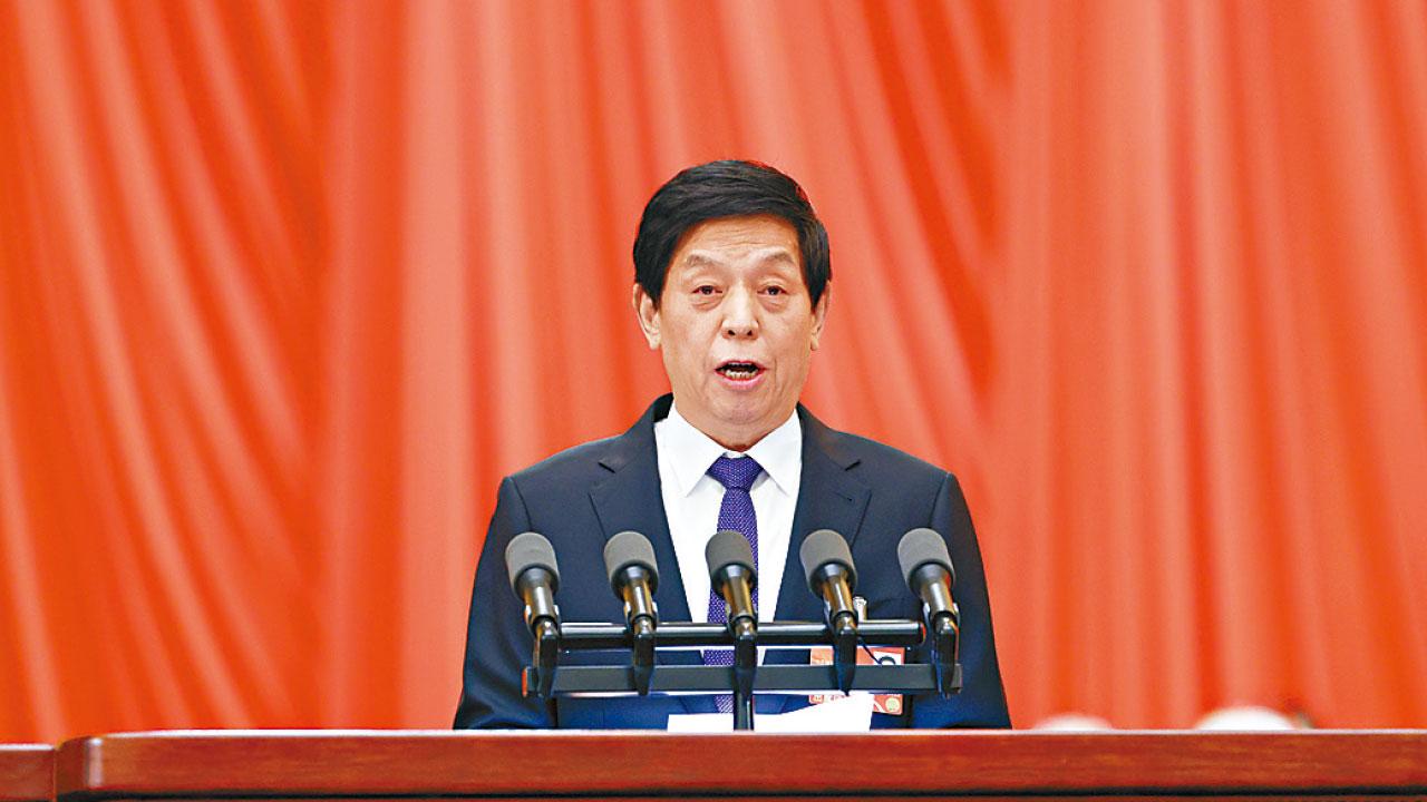 全國兩會｜新選舉制度符合香港民主 栗戰書：真正落實一國兩制