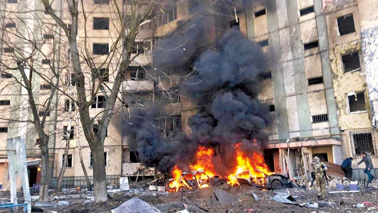 戰火圍困｜再有400人避難所被炸 俄軍導彈續狂轟烏克蘭