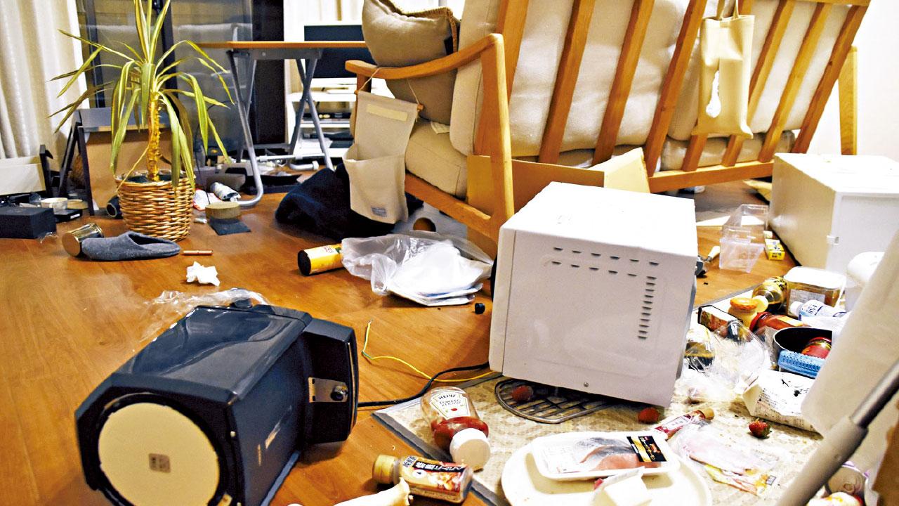 廣泛破壞｜列車出軌210萬戶停電 福島7.4級地震3死逾200傷