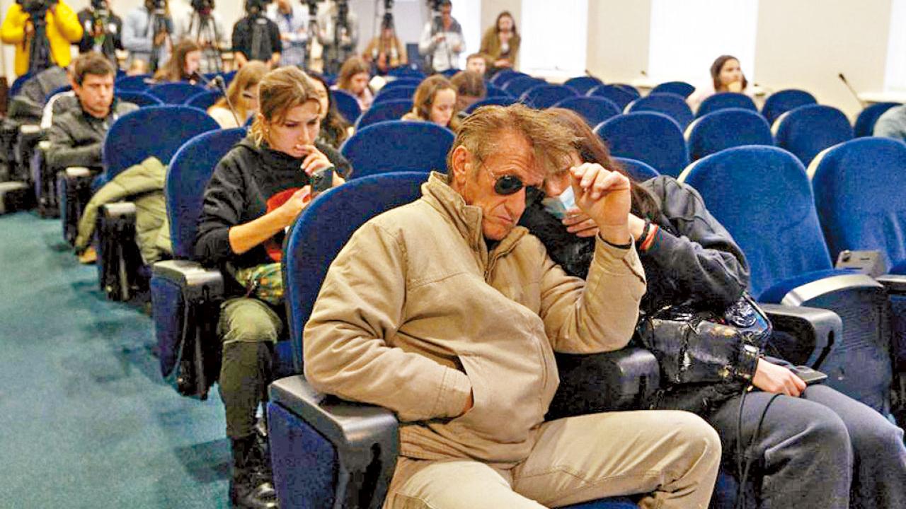 辛潘跟隨烏難民徒步到波蘭