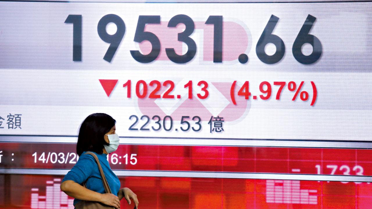 史上最大拋售 勿接飛刀 港股半月失3千點