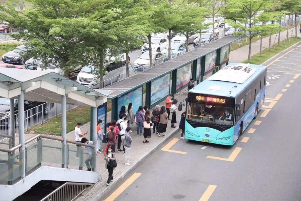 乘搭深圳市內各種公共交通工具都要用「粵康碼」。